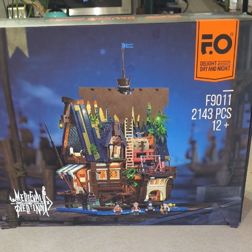 Funwhole Medieval Village Pier Inn- 2143 Pieces Not Lego